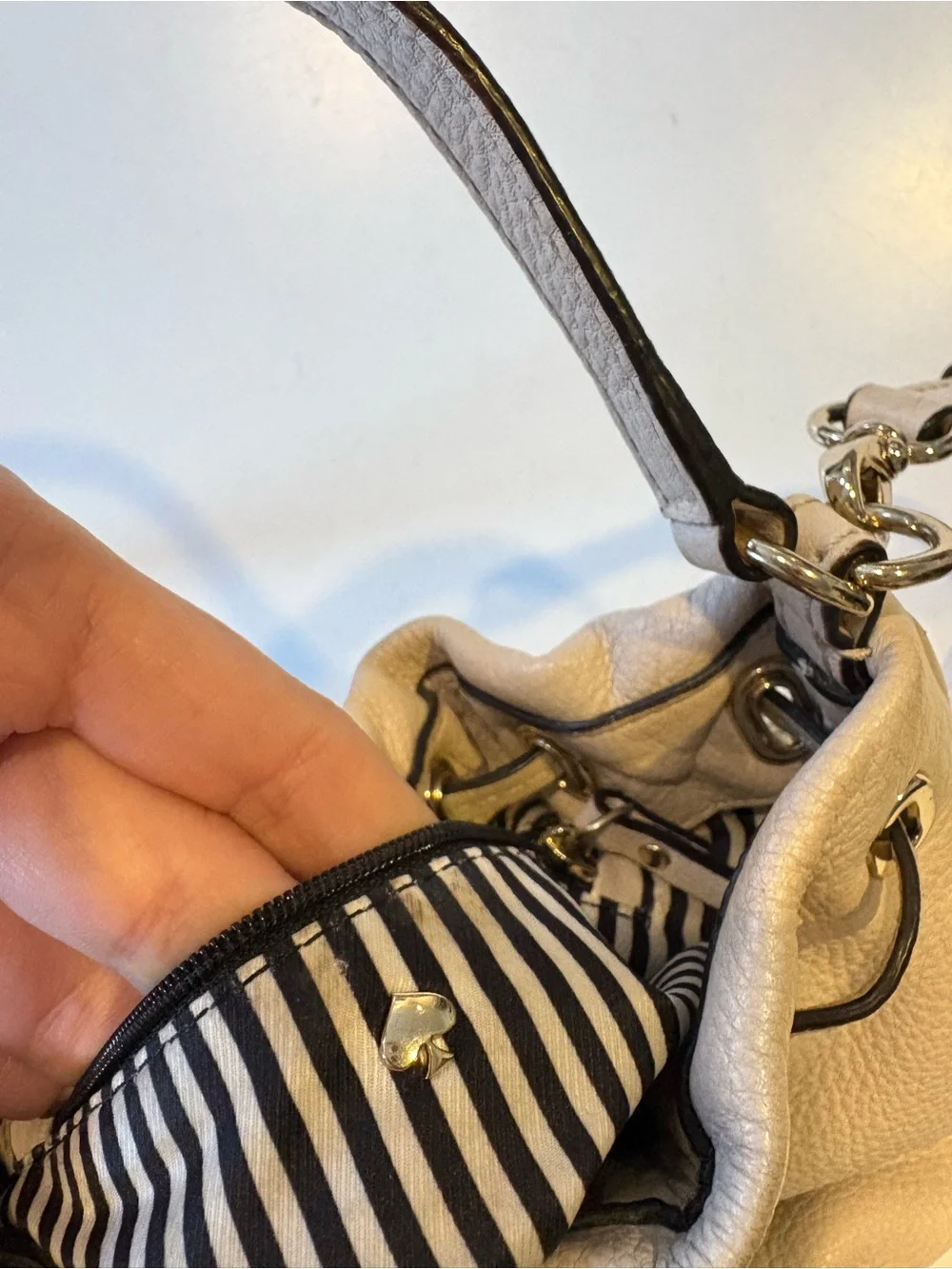 Kate Spade || Convertible Drawstring Bucket Bag Crossbody Small Gray‎ Beige